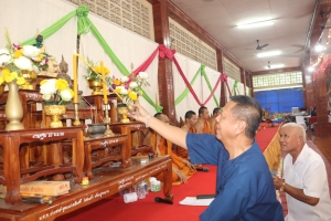 คณะผู้บริหาร เทศบาลเมืองยโสธร ร่วมกิจกรรมทำบุญถวายภัตตาหารเพล ในโครงการจัดงานวันเข้าพรรษา ประจำปี 2566 ณ วัดใต้ศรีมงคล อำเภอเมือง จังหวัดยโสธร