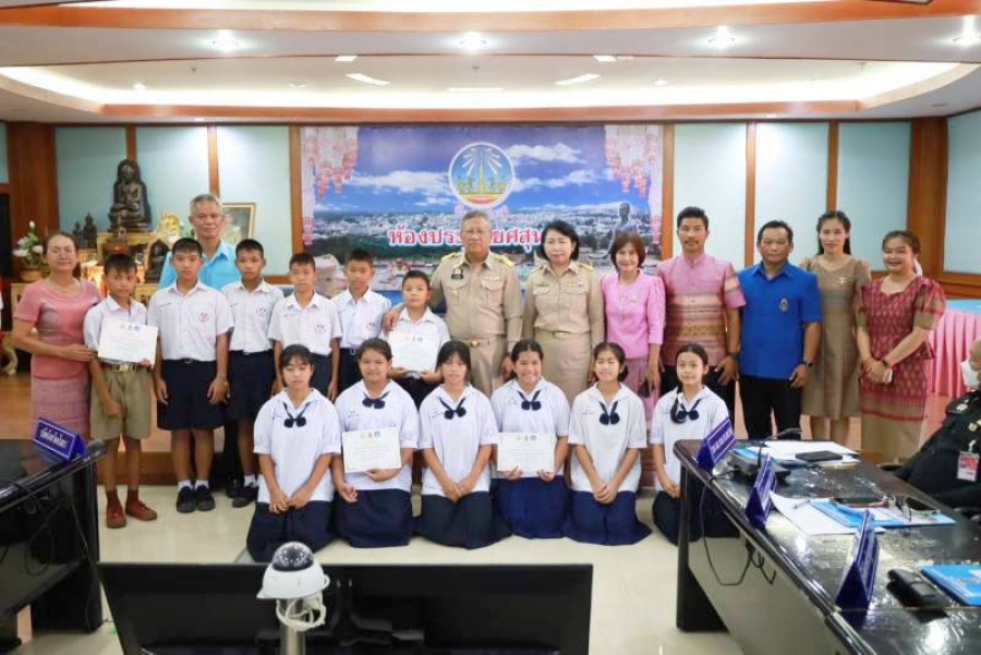 เทศบาลเมืองยโสธร ขอแสดงความยินดี กับโรงเรียนเทศบาล 1 สุขวิทยากรตั้งตรงจิต 15 ที่ได้นำนักเรียนเข้าร่วมการประกวดสวดมนต์หมู่สรรเสริญพระรัตนตรัย ทำนองสรภัญญะ ประเภททีม 5 คน ประจำปี พ.ศ. 2566 ระดับจังหวัด