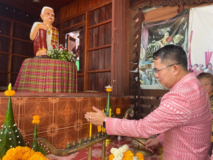 เทศบาลเมืองยโสธร เข้าร่วมพิธีบายศรีสู่ขวัญรูปปั้นเจ้าคำสู องค์ใหม่ เพื่อความเป็นสิริมงคล