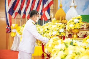 เทศบาลเมืองยโสธร ร่วมพิธีวางพานพุ่มถวายราชสักการะและน้อมรำลึกในพระมหากรุณาธิคุณ พระบาทสมเด็จ พระบรมชนกาธิเบศร มหาภูมิพล อดุลยเดชมหาราช บรมนาถบพิตร เนื่องในวันพระบิดาแห่งฝนหลวง ประจำปี 2566