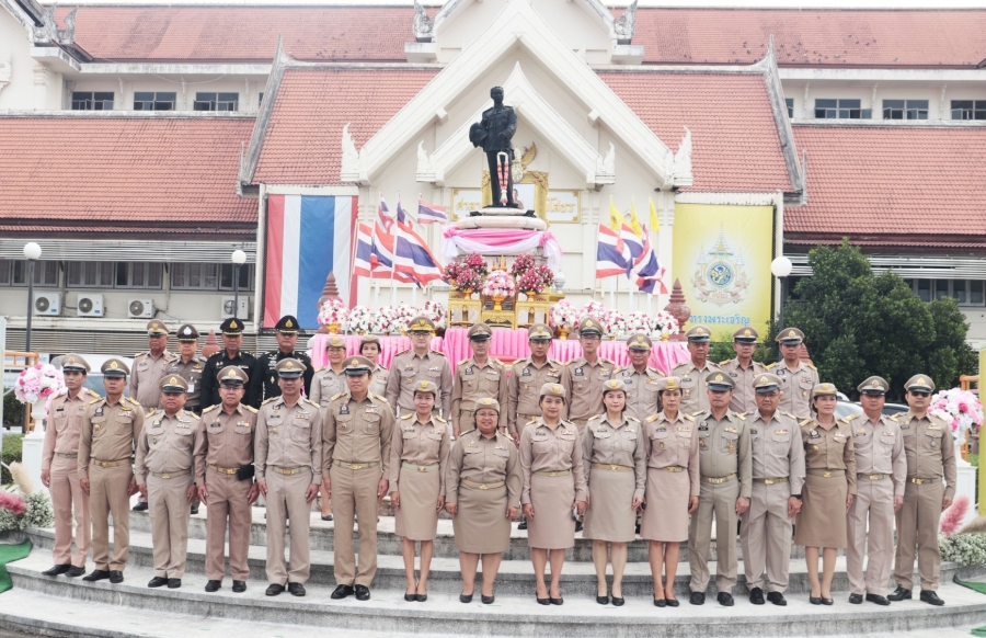 เทศบาลเมืองยโสธร ร่วมพิธีถวายราชสดุดีพระบาทสมเด็จพระจุลจอมเกล้าเจ้าอยู่หัว รัชกาลที่ 5 เนื่องในโอกาส “วันท้องถิ่นไทย”