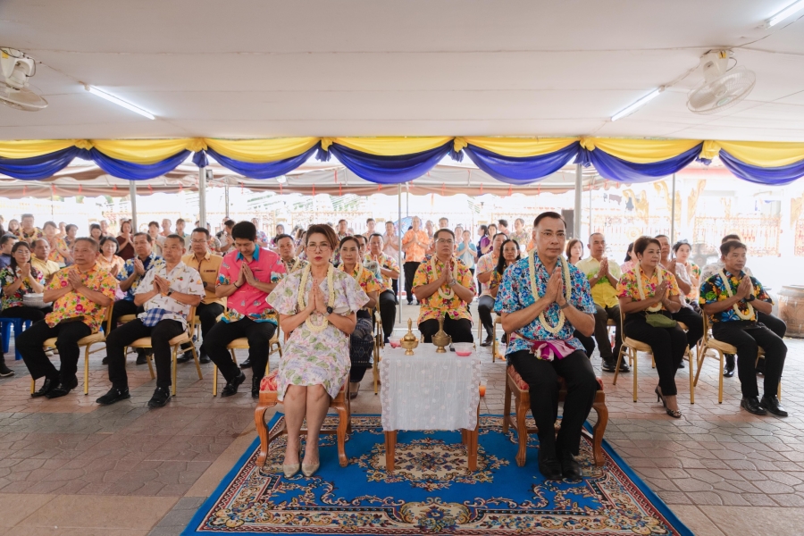 เทศบาลเมืองยโสธร ร่วมกิจกรรมสรงน้ำพระ และรดน้ำขอพรสืบสานประเพณีสงกรานต์จังหวัดยโสธร ประจำปี 2567