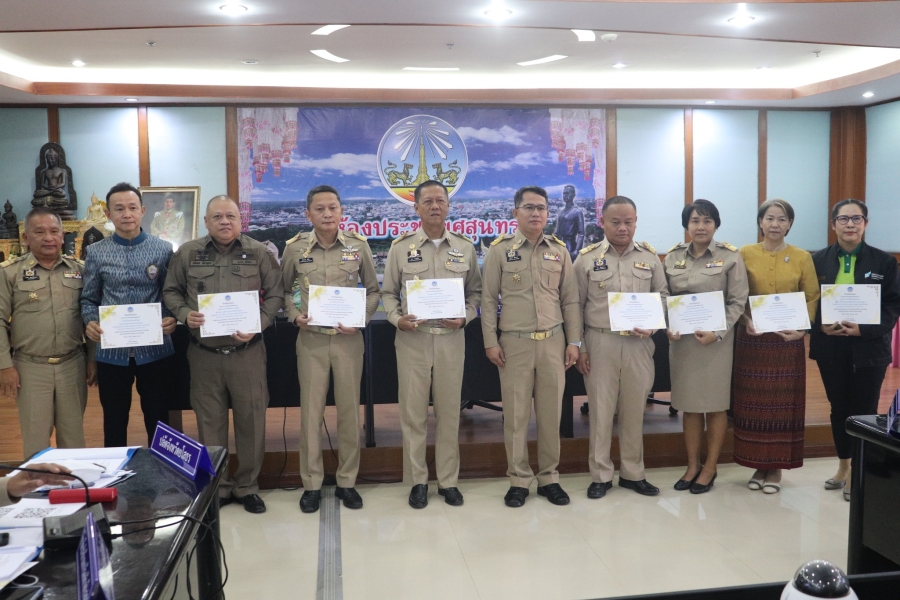 เข้ารับประกาศเกียรติคุณในฐานะผู้สนับสนุนการจัดกิจกรรมเดินแบบชุดผ้าไทยพื้นเมือง ในงานสถาปนาจังหวัดยโสธร ประจำปี 2566