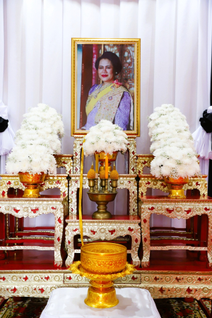 เทศบาลเมืองยโสธร ร่วมพิธีสรงน้ำพระบรมศพ เบื้องหน้าพระฉายาลักษณ์ สมเด็จพระนางเจ้าสิริกิติ์ พระบรมราชินีนาถ พระบรมราชชนนีพันปีหลวง