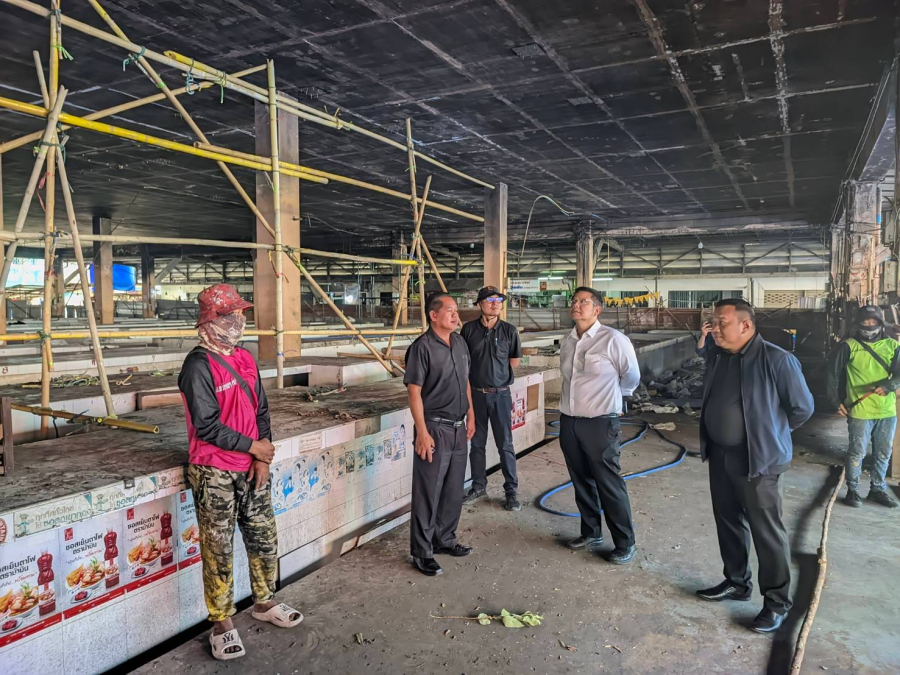 คณะกรรมการตรวจรับพัสดุ พร้อมด้วยเจ้าหน้าที่กองช่าง เทศบาลเมืองยโสธร ลงพื้นที่ตรวจติดตามความคืบหน้าและควบคุมงานโครงการก่อสร้าง/ปรับปรุงตลาดสดเทศบาล