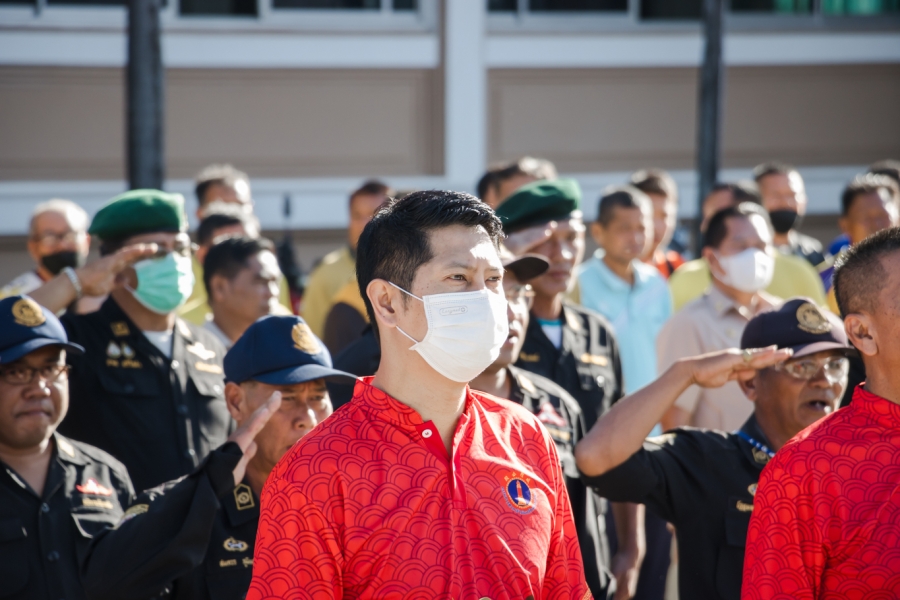 เทศบาลเมืองยโสธร ร่วมกิจกรรมยืนตรง เคารพธงชาติ ทุกวันจันทร์ ณ บริเวณหน้าเสาธงเทศบาลเมืองยโสธร