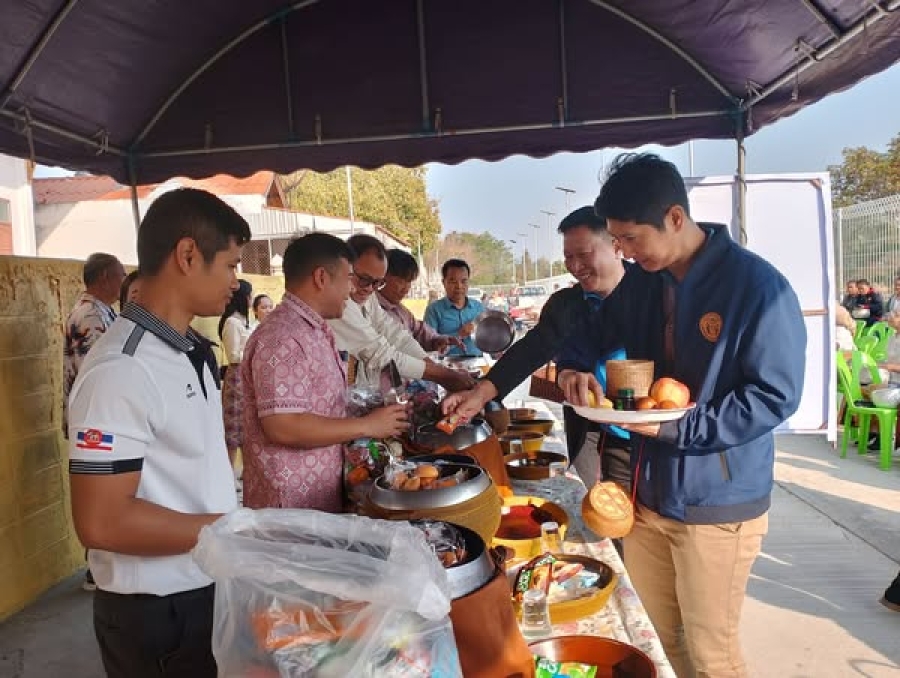 กิจกรรมทำบุญถวายภัตตาหารเช้าแด่พระสงฆ์และกิจกรรมเปิดถนน