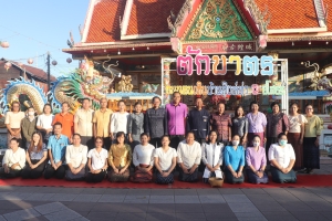 เทศบาลเมืองยโสธร ร่วมกิจกรรมตักบาตรย้อนยุค วิถีถิ่น วิถีไทย ที่ถนนคนเดินย่านเมืองเก่าบ้านสิงห์ท่า ทุกวันพฤหัสบดี