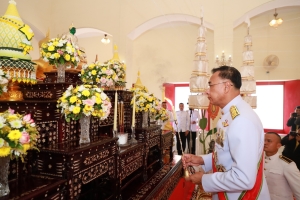 เทศบาลเมืองยโสธร ร่วมประกอบพิธีเวียนเทียนสมโภชน้ำพระพุทธมนต์ศักดิ์สิทธิ์ เนื่องในโอกาสพระราชพิธี มหามงคลเฉลิมพระชนมพรรษา 6 รอบ 28 กรกฎาคม 2567