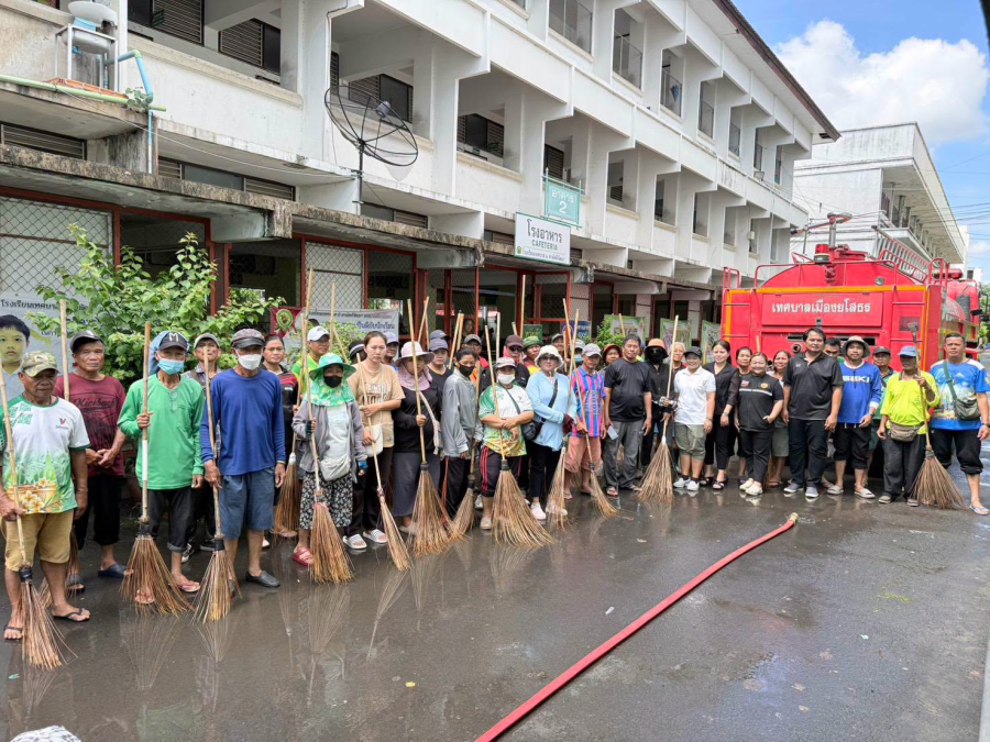 เทศบาลเมืองยโสธร จัดทัพ "ขบวนนายสะอาด" ลงพื้นที่ทำความสะอาดใหญ่ โรงเรียนในสังกัดเทศบาลเมืองยโสธร อีก 2 แห่ง คือ โรงเรียนเทศบาล 1 สุขวิทยากร ตั้งตรงจิตร 15 และโรงเรียนเทศบาล 2 สามัคคีวัฒนา